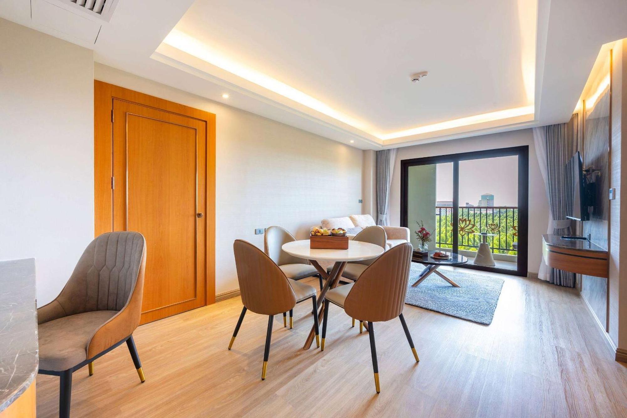 Wyndham Jomtien Pattaya Hotel Na Chom Thian Ngoại thất bức ảnh
