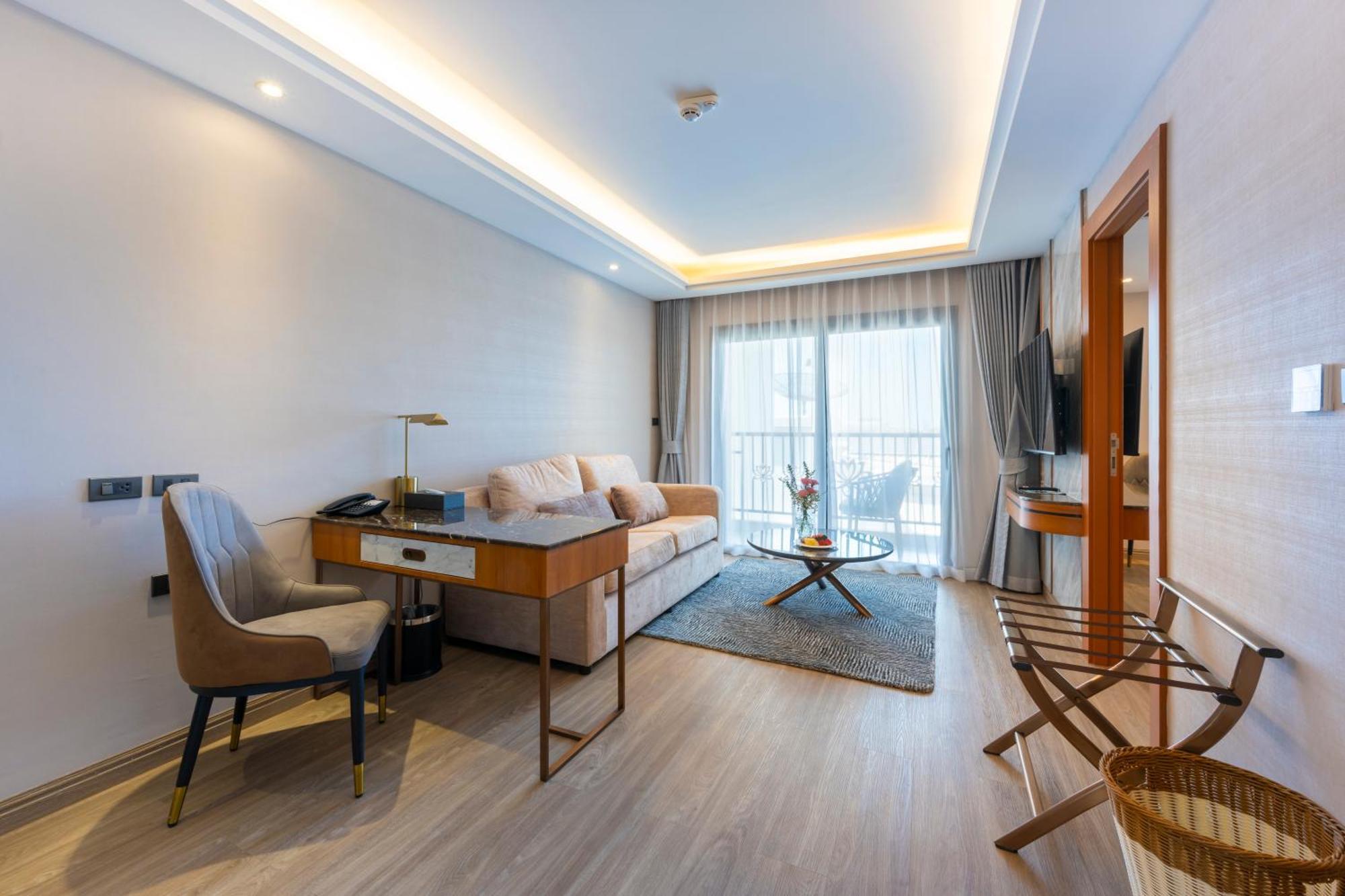 Wyndham Jomtien Pattaya Hotel Na Chom Thian Ngoại thất bức ảnh