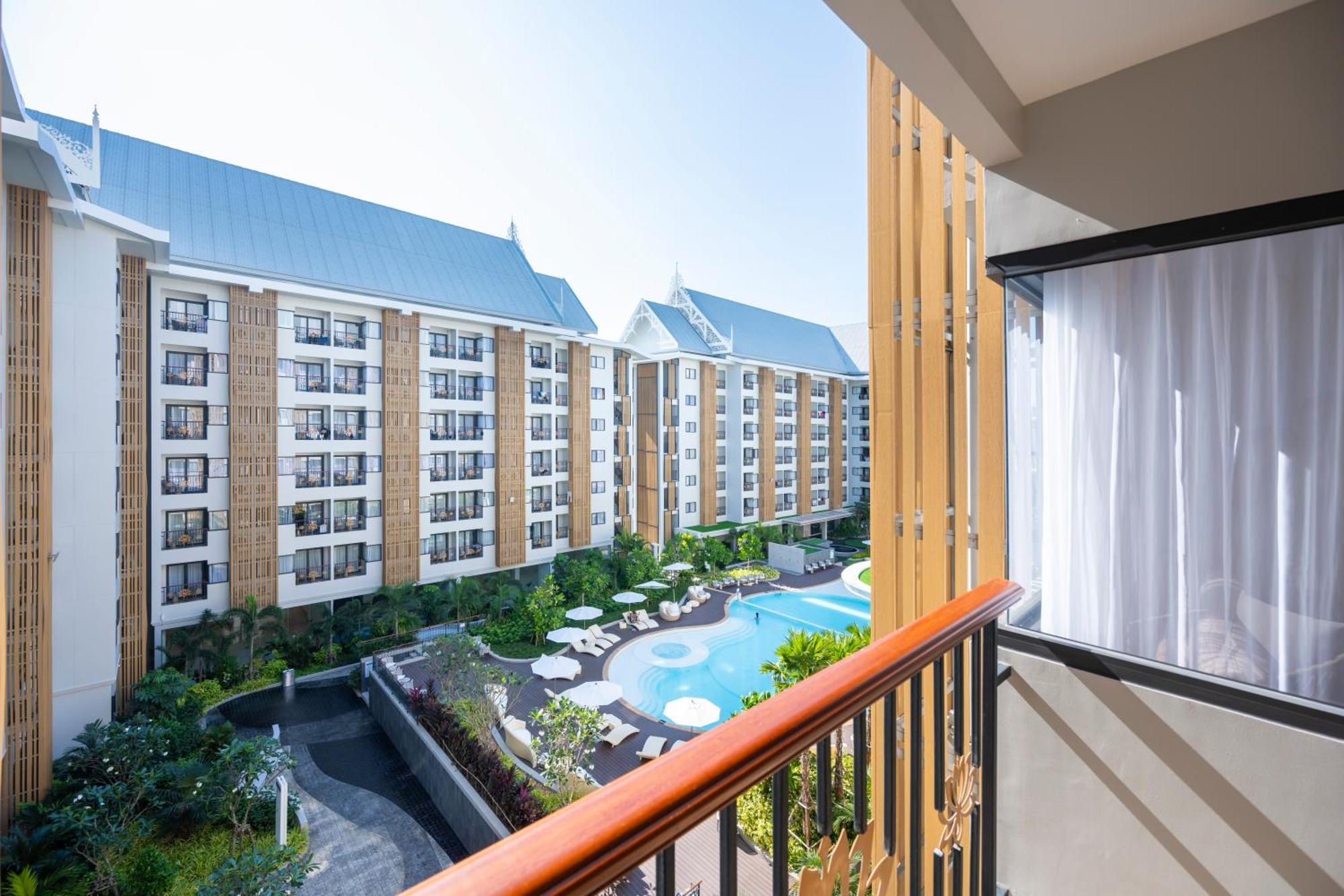 Wyndham Jomtien Pattaya Hotel Na Chom Thian Ngoại thất bức ảnh