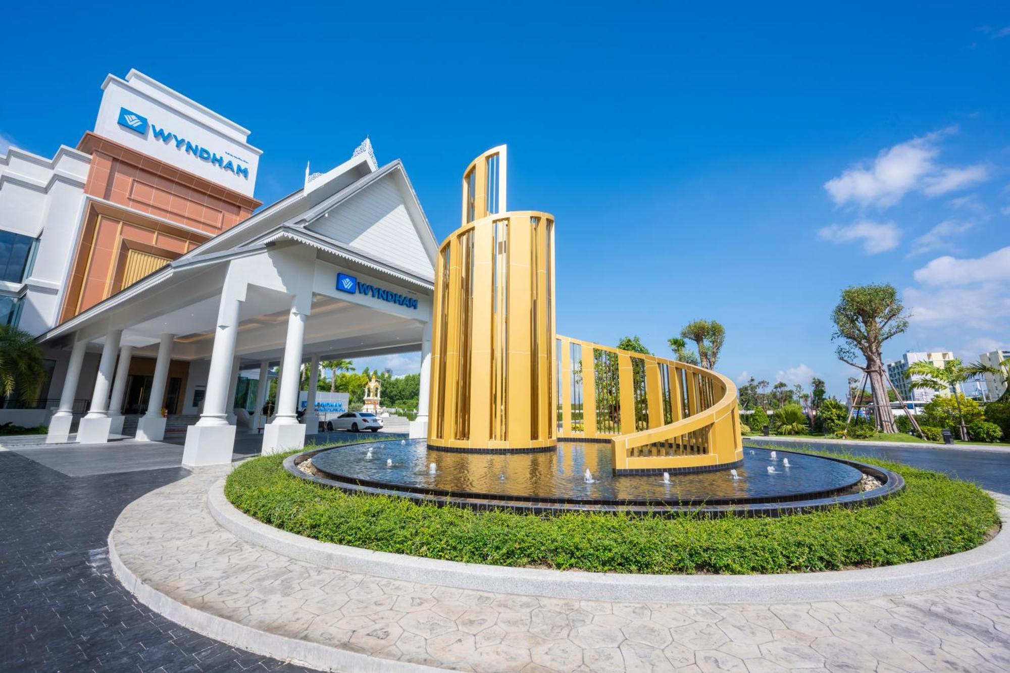 Wyndham Jomtien Pattaya Hotel Na Chom Thian Ngoại thất bức ảnh